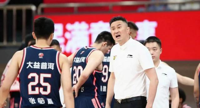 易倍体育-CBA一天罚21万！季后赛乱象频出，罚单敲醒了谁？